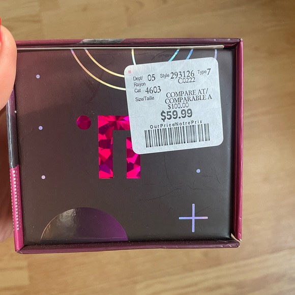 BNIB curling iron - Picture 3 of 3